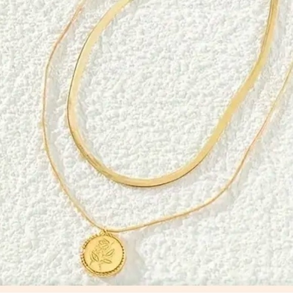 2 piece Coin Pendant necklace Set - Picture 2 of 3